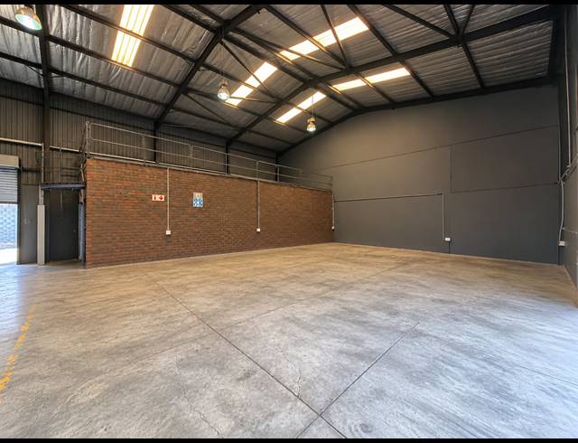 560M² WAREHOUSE TO LET IN FOUNDERS VIEW